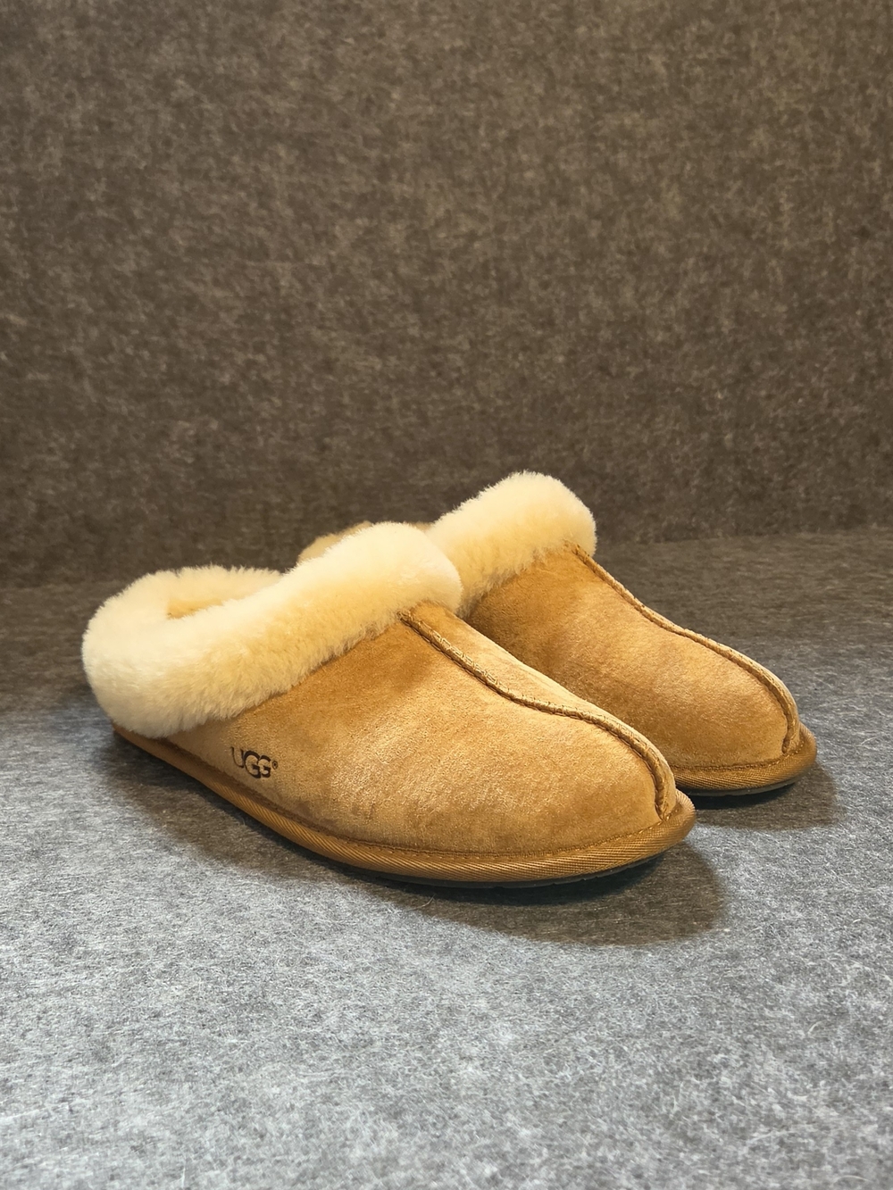 UGG Women's Moraene Chestnut Suede  Sheepskin Clog Slippers 7 - Picture 3 of 11